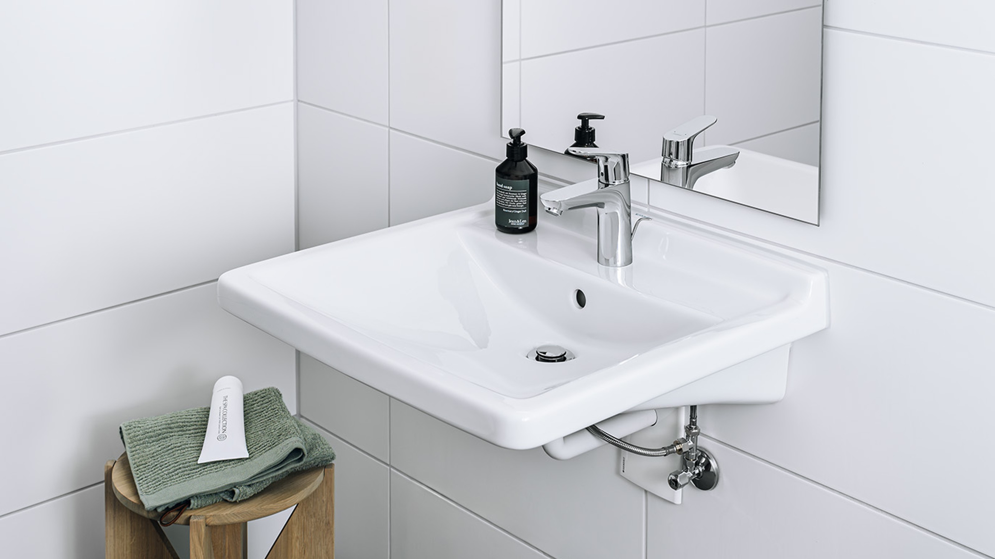 Elegant und funktional: Der Starck 3 Vital Waschtisch verkörpert durch seine klaren Linien eine stilvolle Lösung, die zugleich maximale Nutzbarkeit garantiert. (Bildquelle: Duravit AG)