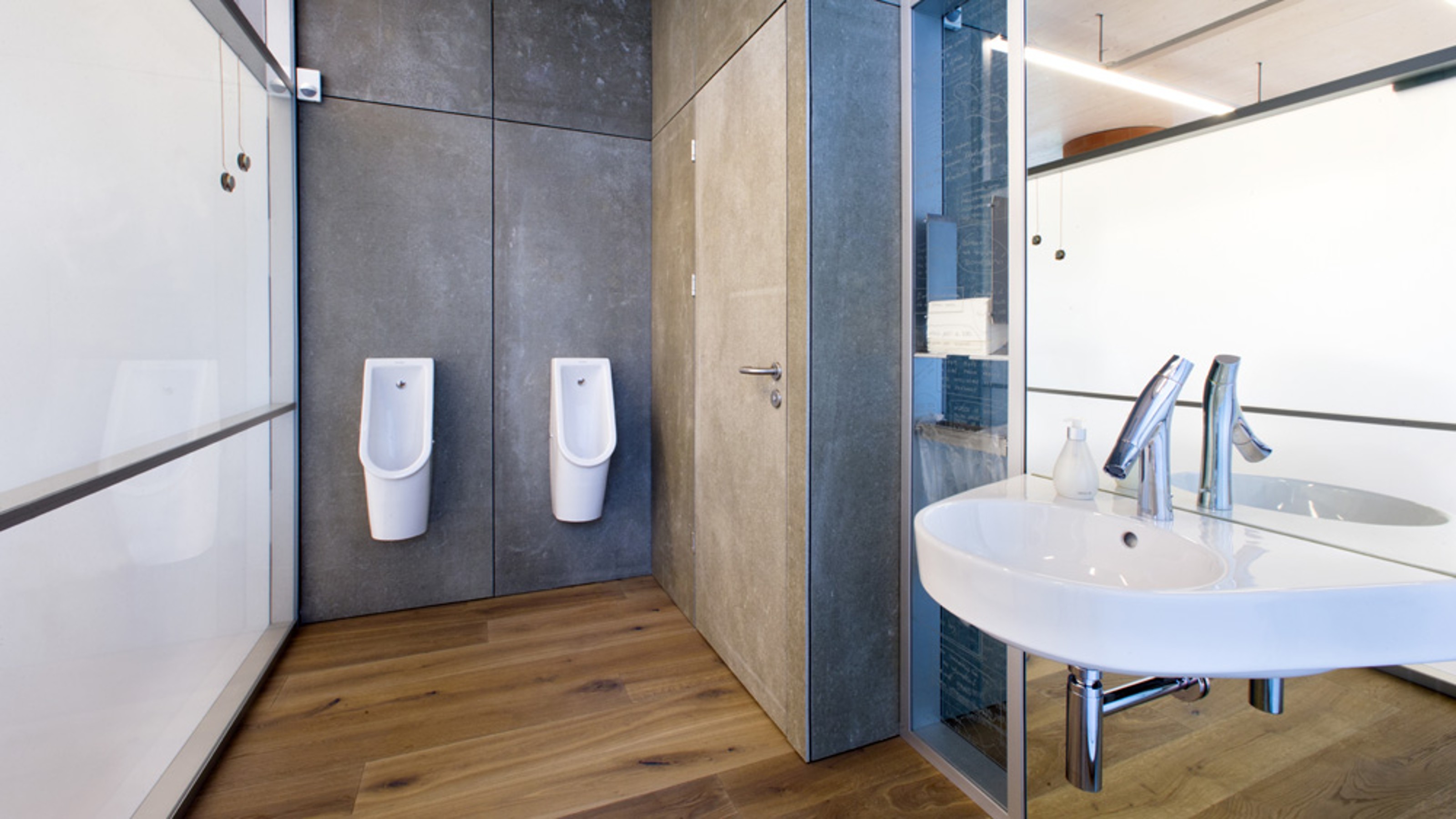 LIKO NOE, men's toilet, two urinals on the left, washbasin with mirror on the right