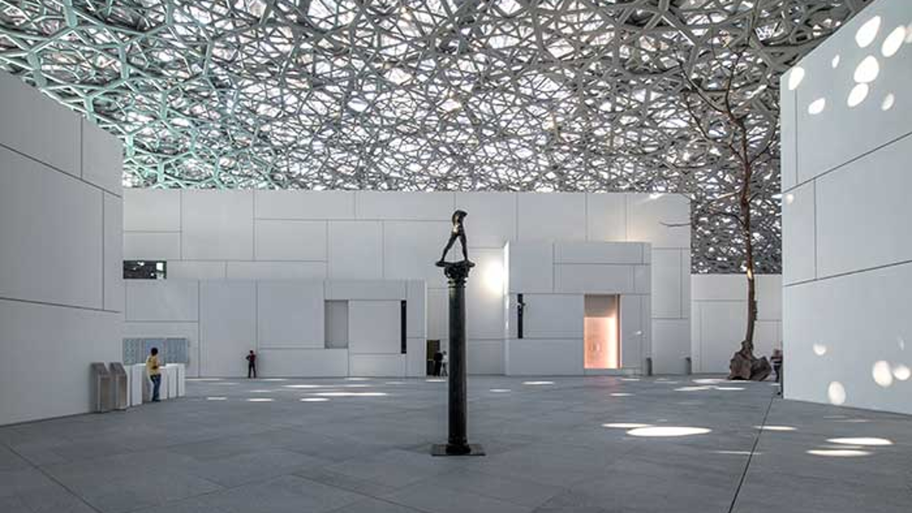 Louvre Abu Dhabi, courtyard with statue
