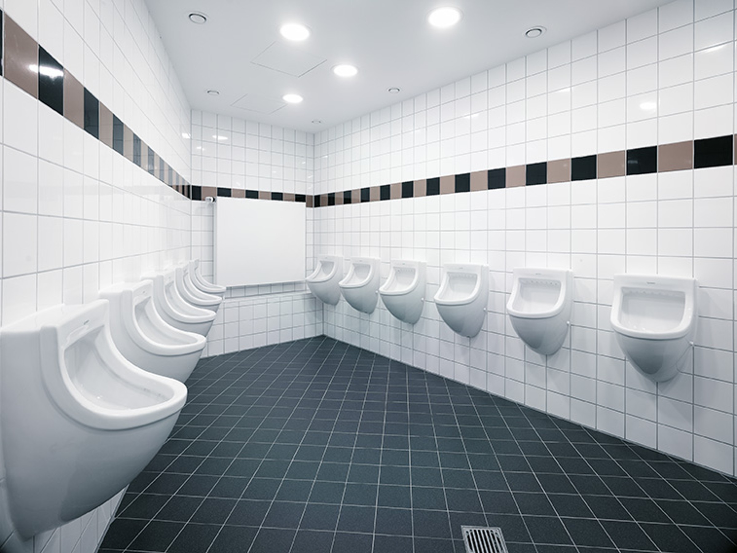 SAP Arena Mannheim, numerous urinals in the men's restroom