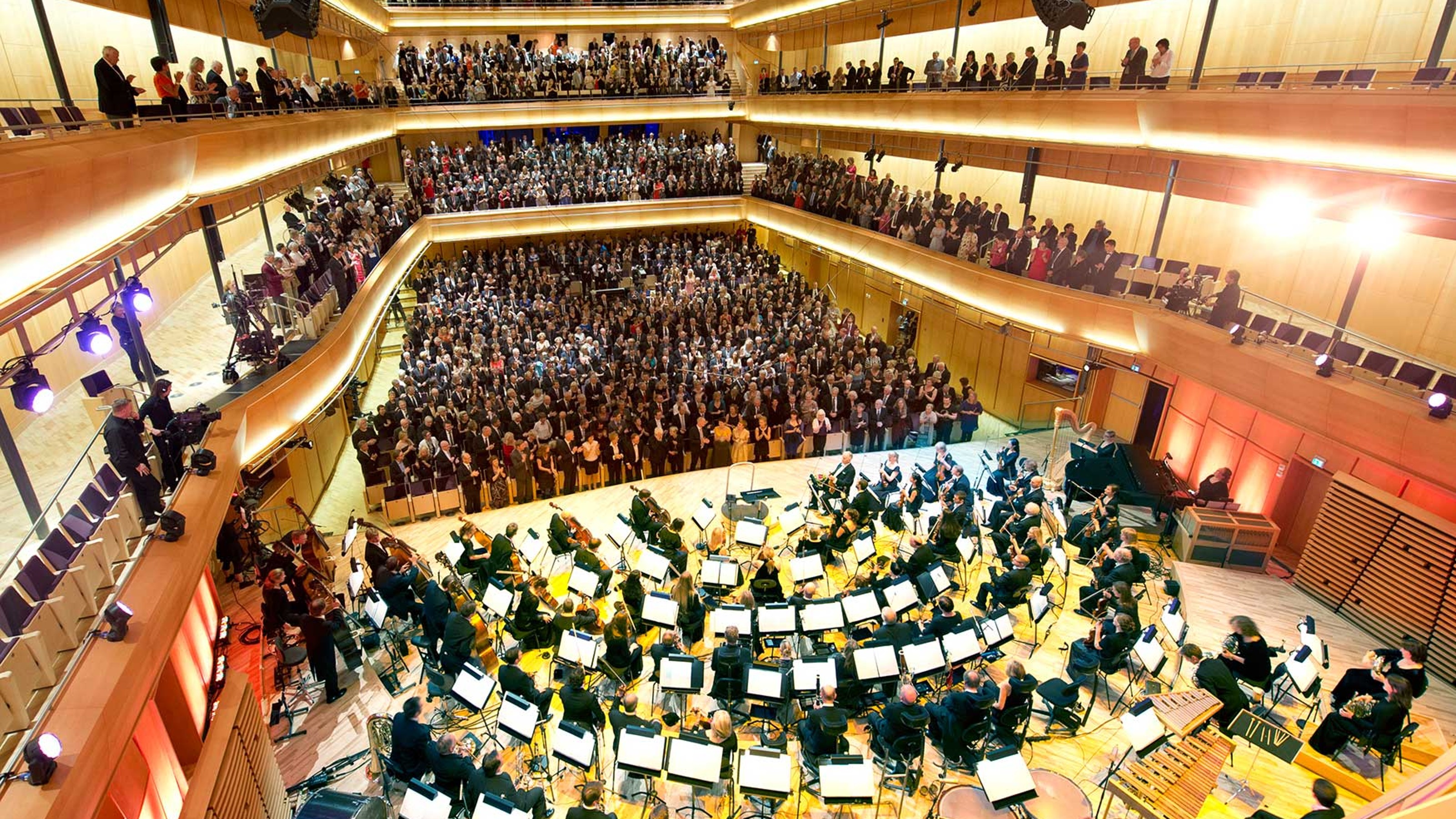 Stavanger Konserthus, bird's-eye view of the concert hall with orchestra and audience