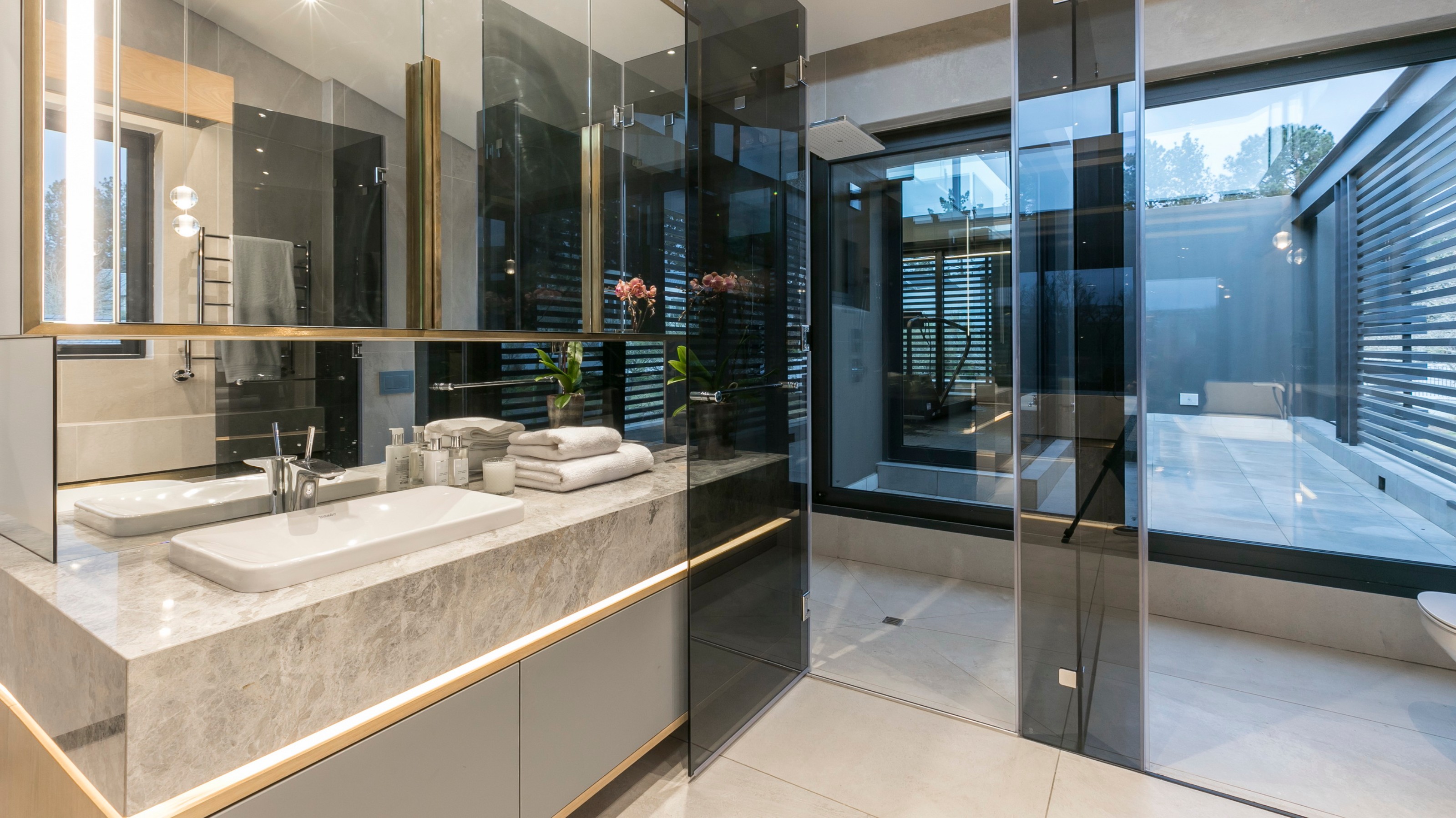 Victoria Residence, bathroom, washbasin on the left, toilet in the background on the right