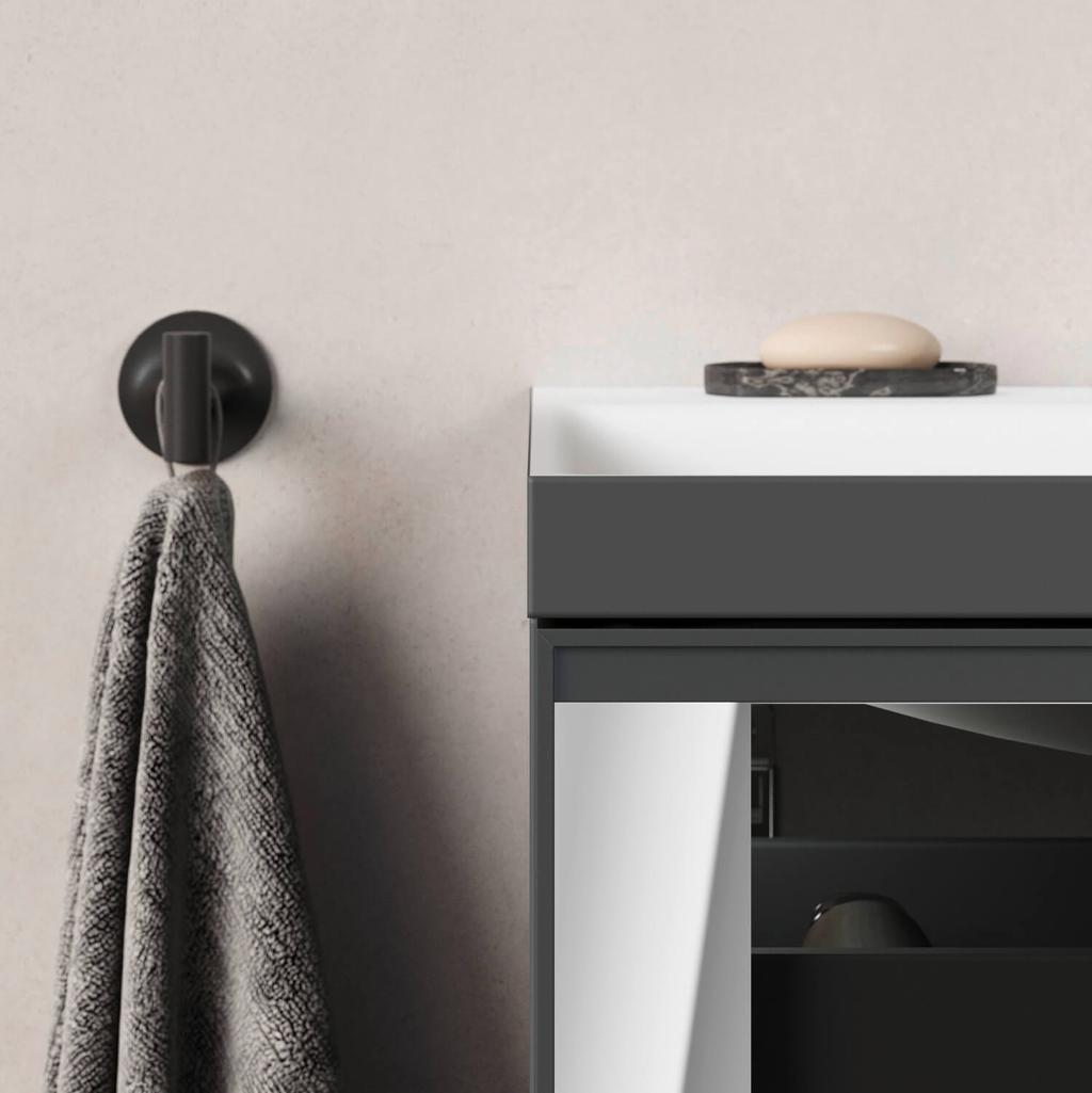 Waschtisch der Serie Vitrium, daneben ein Starck T Handtuchhaken