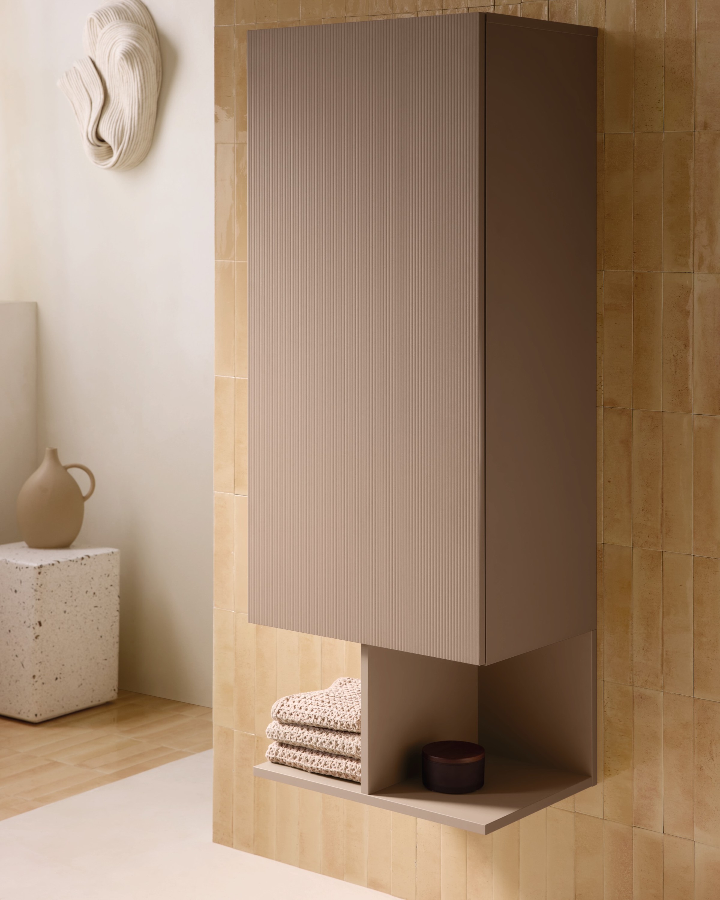 Colonna bassa della serie Duravit Balcoon, con elemento a giorno sulla parte inferiore